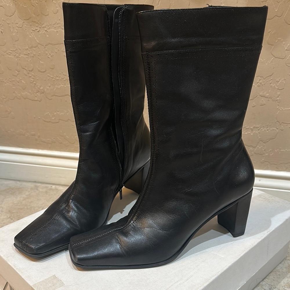 Elegant Black Leather Boots